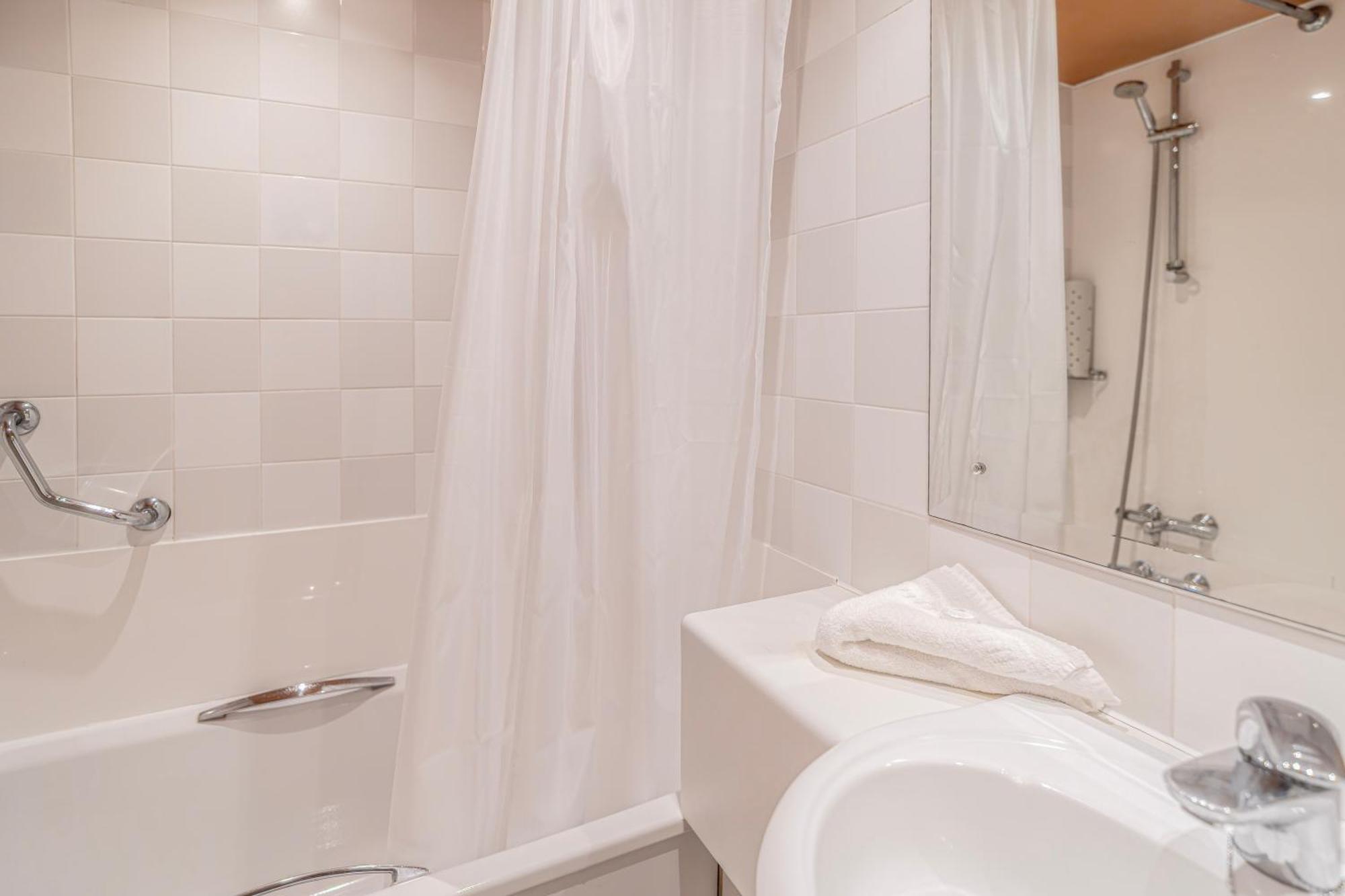 Britannia Hotel Bolton Bagian luar foto
